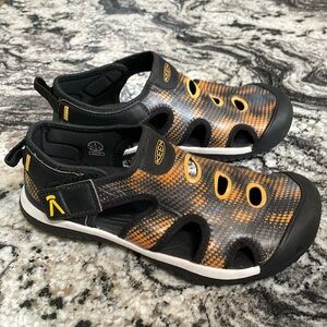 Boys Keen Sandals size 3